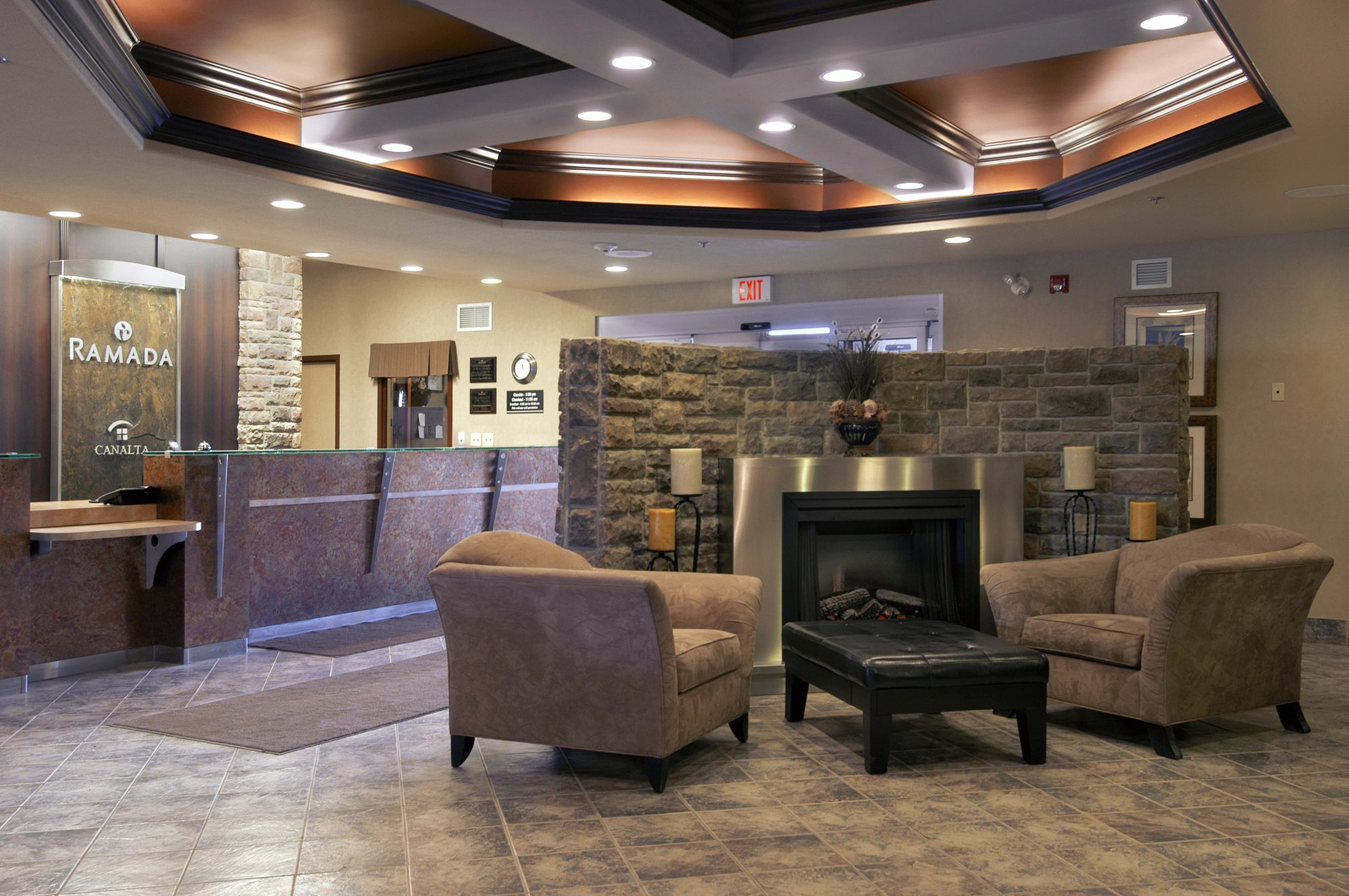 Ramada By Wyndham Drumheller Hotel & Suites Exterior photo